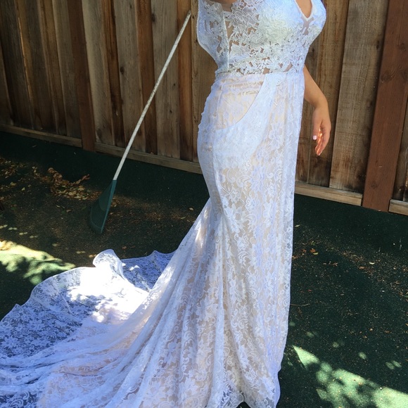 Wedding dress - Picture 3 of 8